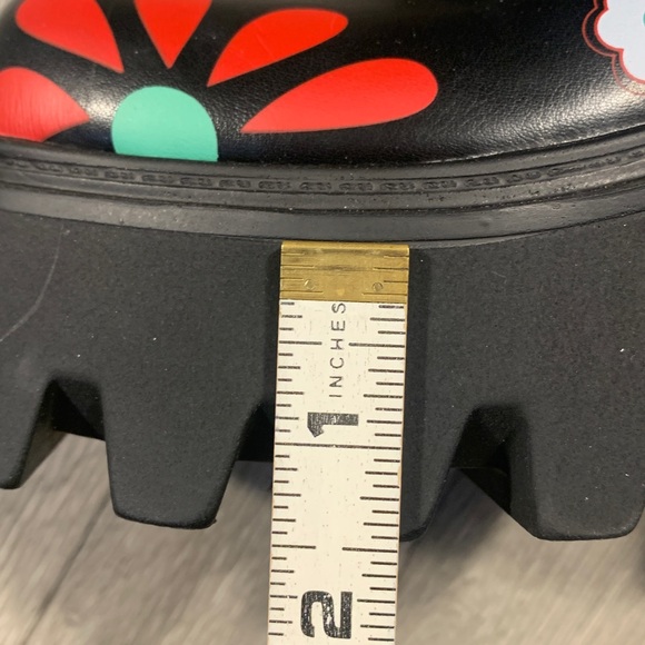 Dolls Kill LAMODA Black Free Spirit Platform Lug Flower Ankle Boots size 6 - Picture 13 of 14